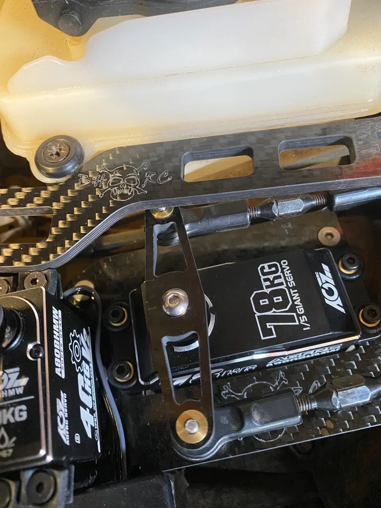 BONEHEAD Carbon 15T Dual Servo Horn - Image 3